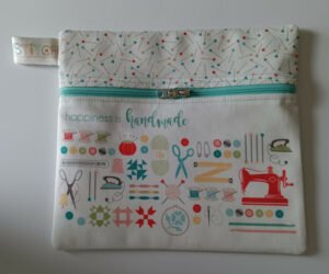 Happiness is Handmade projecr pouch - fabric My Happy Place by Lori Holt