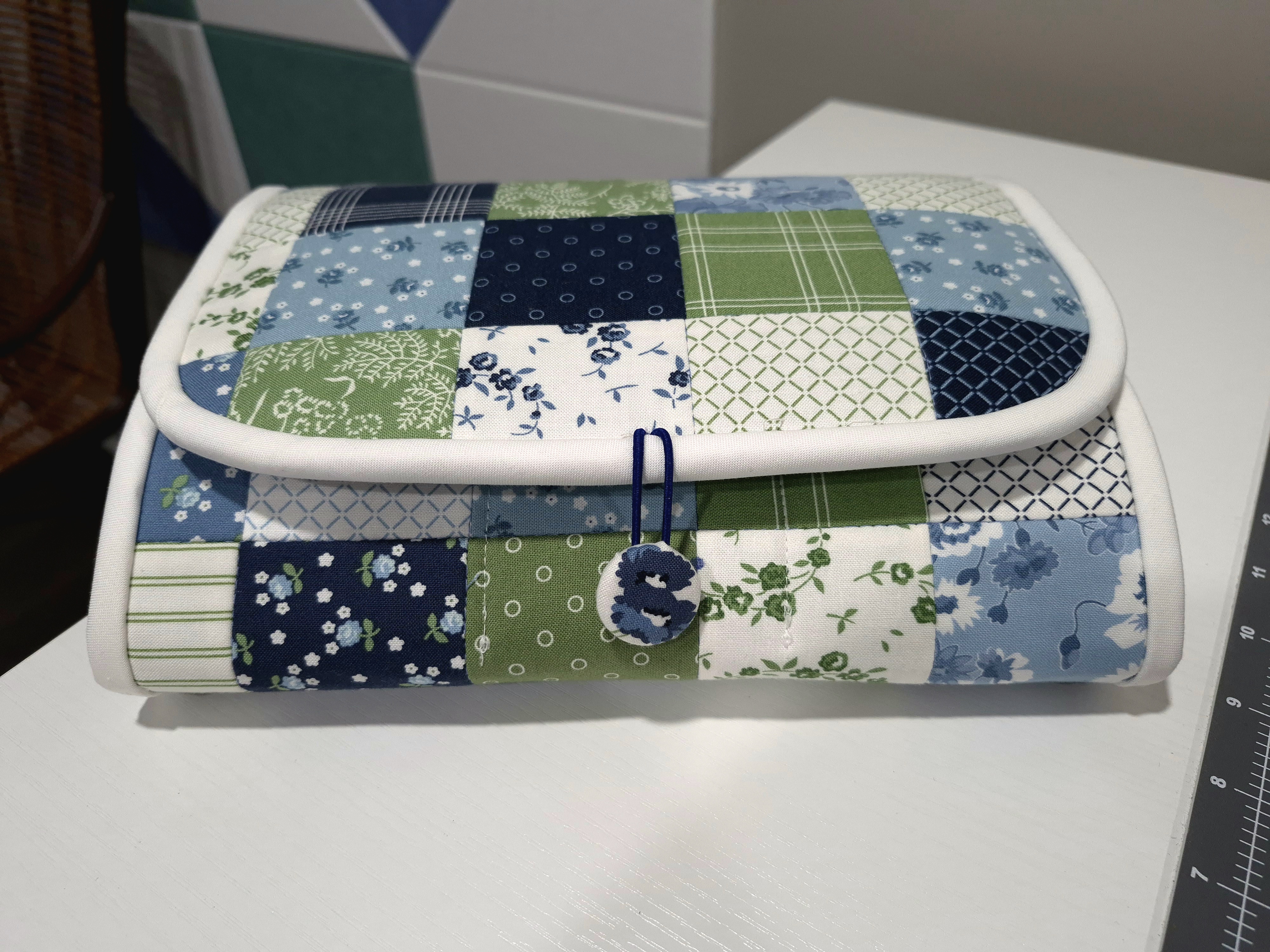 Pattern: Smart Sofa Station by ArabesqueScissors.com.  Fabric:  Patchwork using a combination of Nantucket Summer and Shoreline by Camille Roskelley.